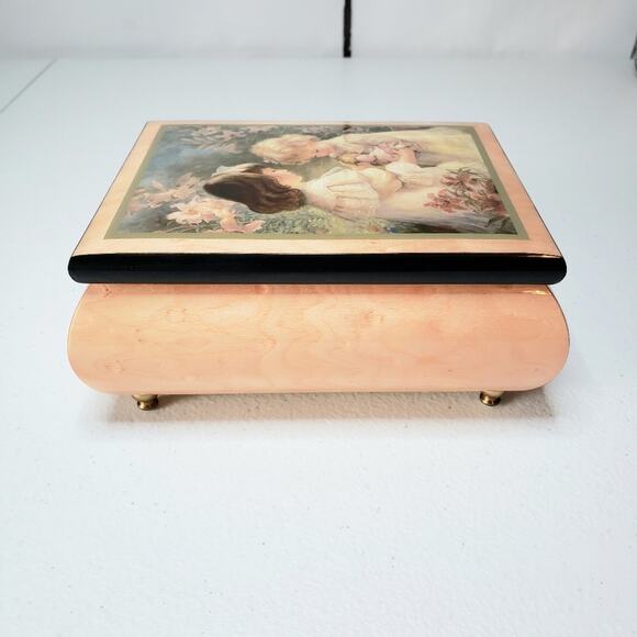 Ercolano Limited Edition "A Gift Of Love" Italian Jewelry Music Box - Picture 4 of 12